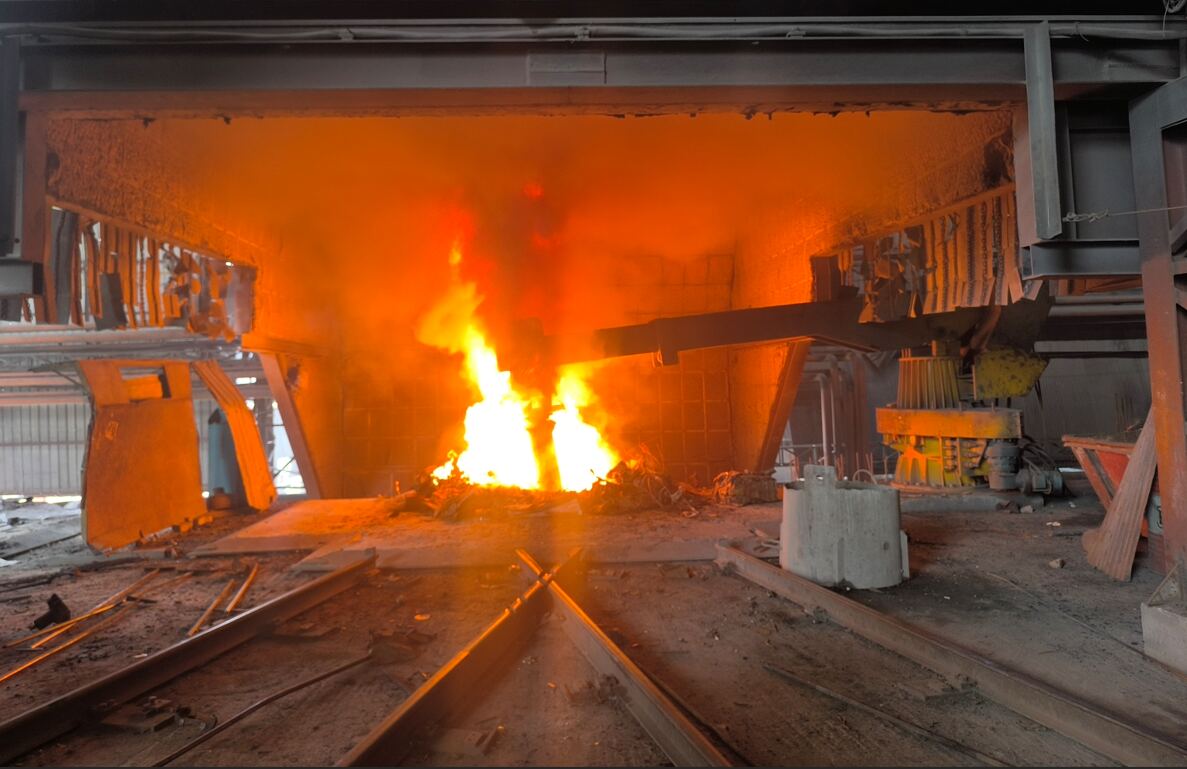 Induction furnace charging bay