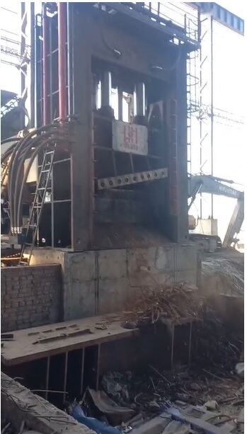 Scrap shear blade housing on site